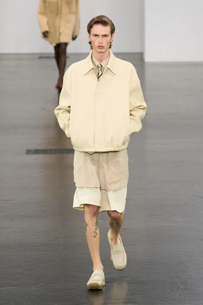 Look 50